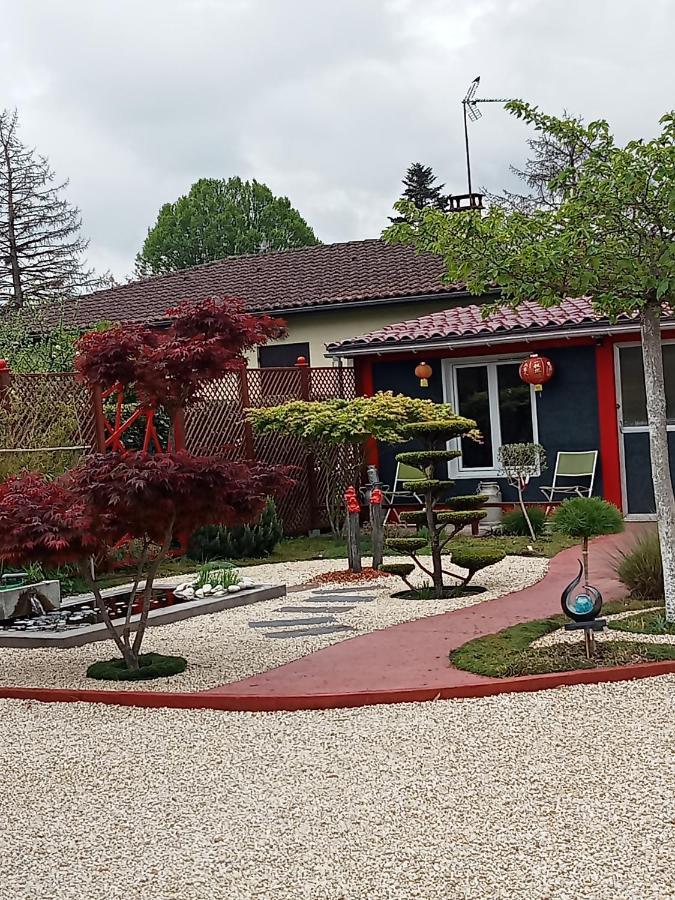 Une Pause Quelque Part Avec Recharge Pour Voiture Electrique Saint-Medard-de-Guizieres المظهر الخارجي الصورة