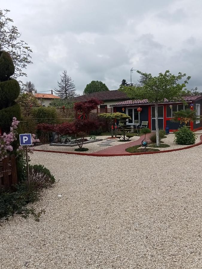 Une Pause Quelque Part Avec Recharge Pour Voiture Electrique Saint-Medard-de-Guizieres المظهر الخارجي الصورة